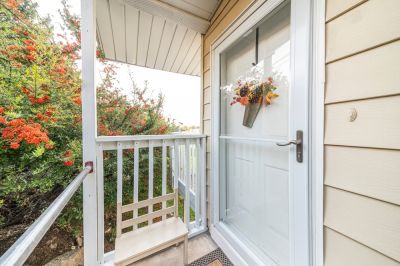 Get Professional Storm Door Repair To Enhance Property Aesthetics!